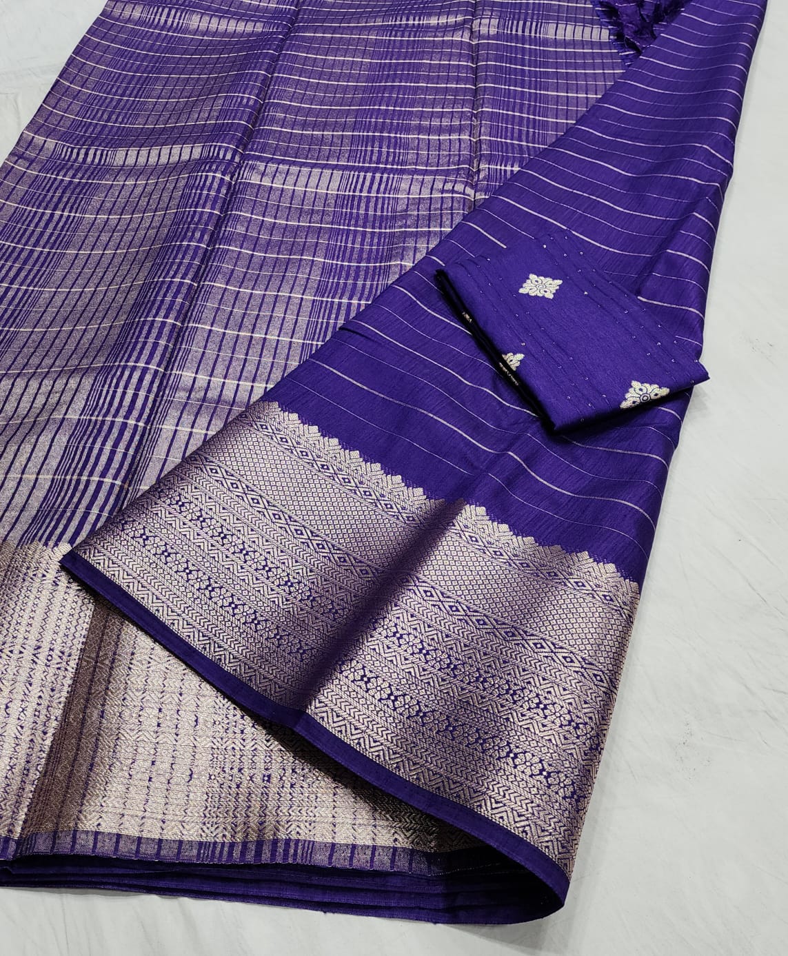 Semi Cotton viscose saree! Fancy blouse !