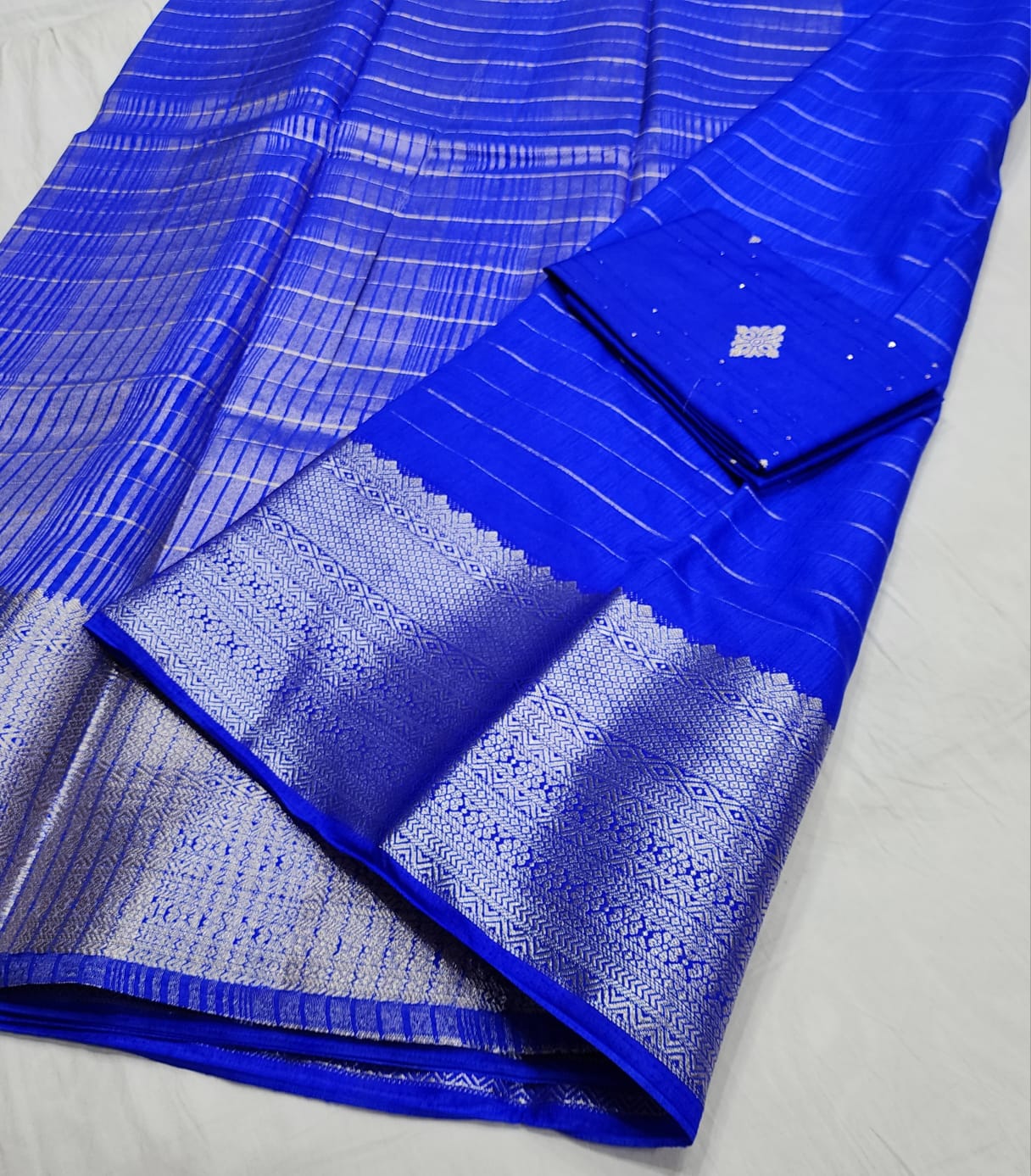 Semi Cotton viscose saree! Fancy blouse !