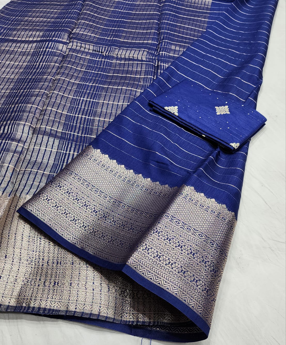 Semi Cotton viscose saree! Fancy blouse !