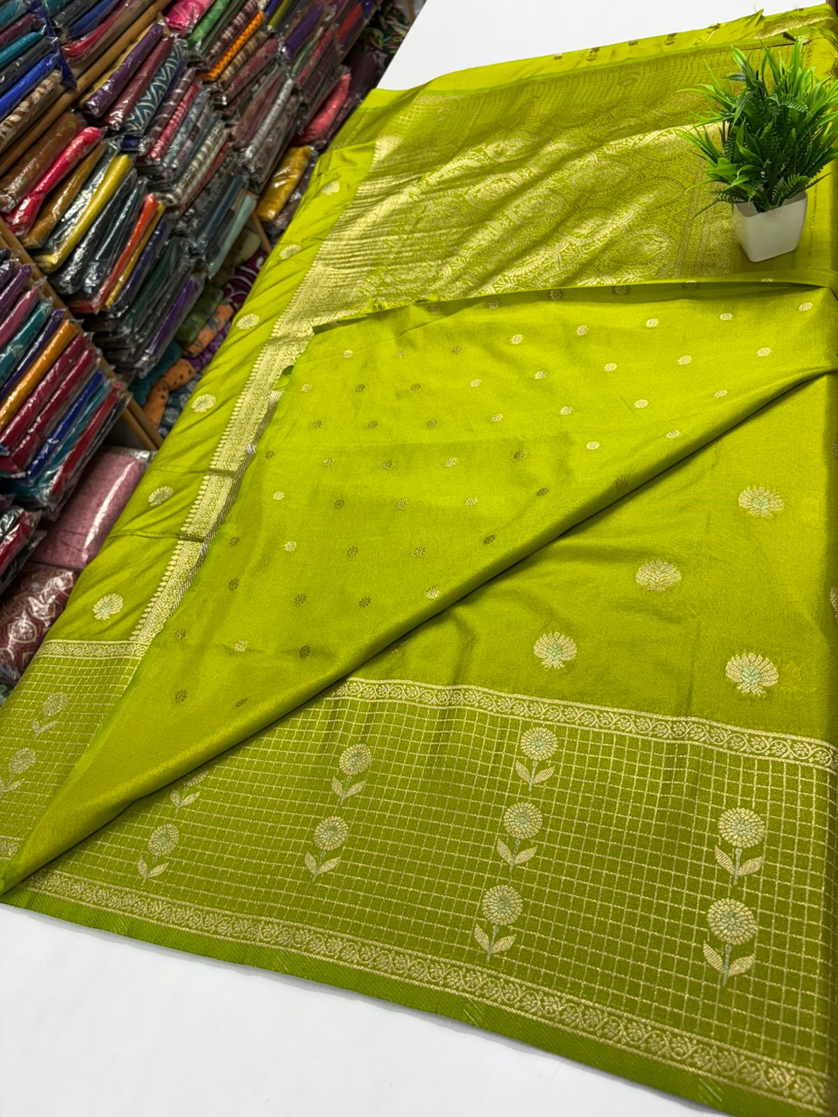 ✨ Premium Quality Georgette Crepe Silk Saree with All-Over Buttas ✨