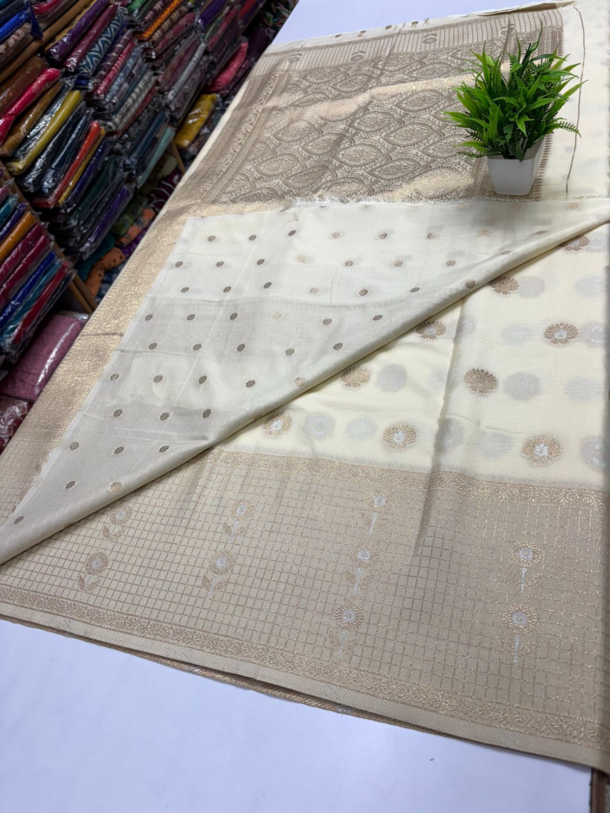 ✨ Premium Quality Georgette Crepe Silk Saree with All-Over Buttas ✨